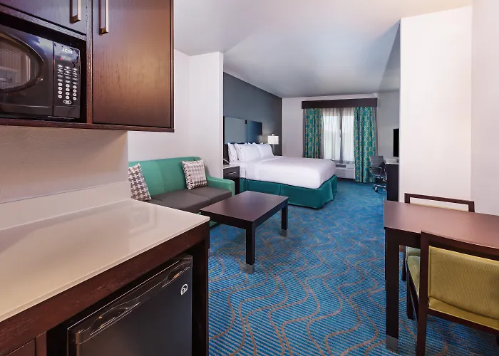 Holiday Inn Express & Suites Killeen - Fort Hood Area 3*